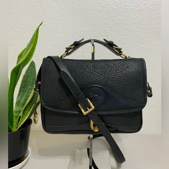 💕👜Vintage Dooney & Bourke Black AWL Crossbody Bag - Picture 1 of 14